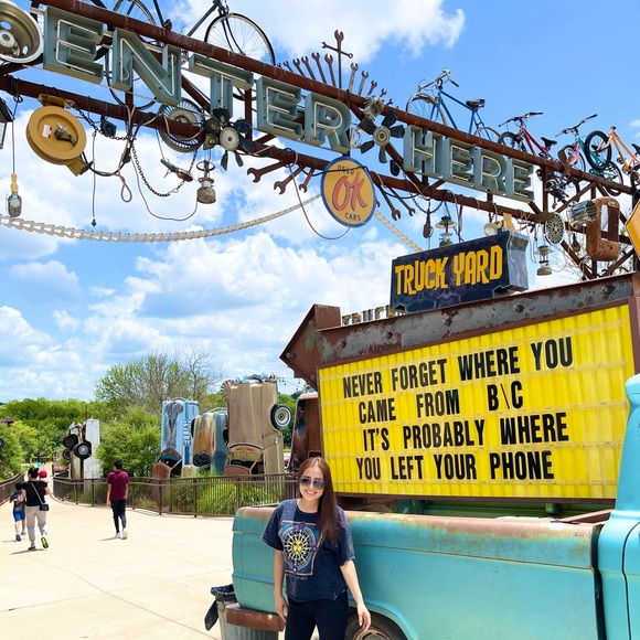 Meet your Posher, Elena - Picture 1 of 1